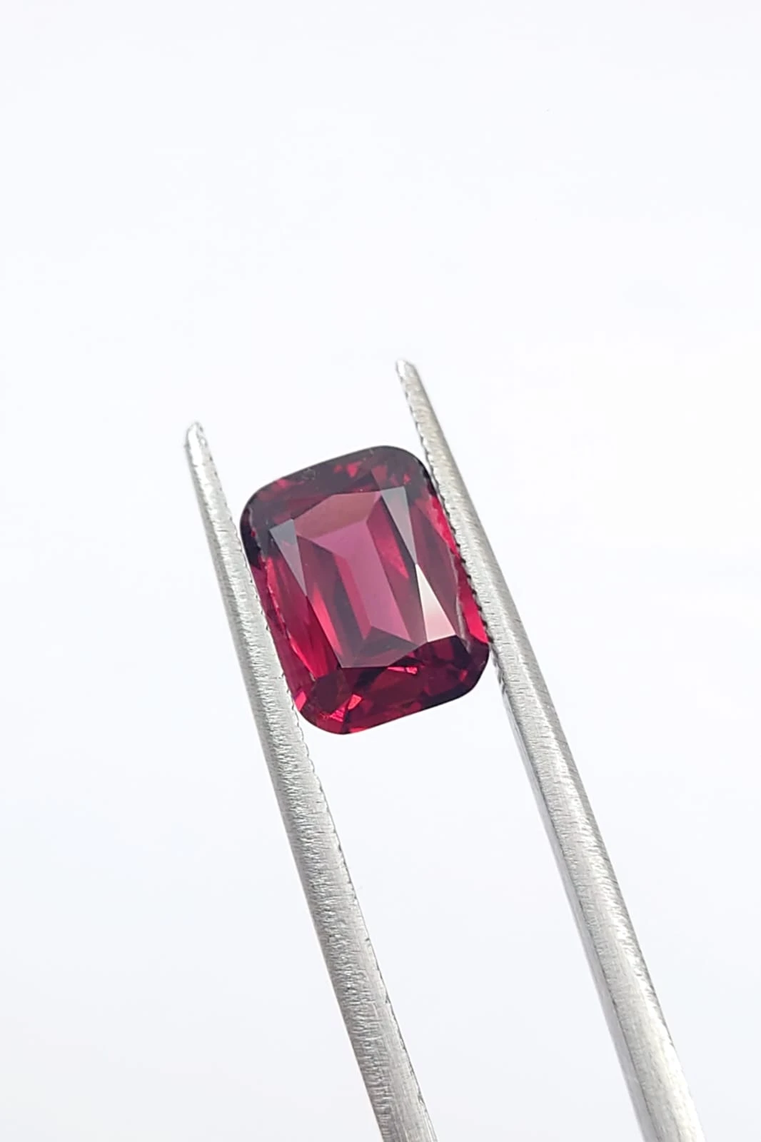 3.3ct Natural Reddish Pink Rhodolite Garnet Loose Gemstone From Tanzania — view 3